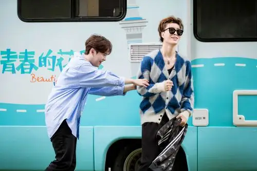 《青春的花路》范丞丞回应不适应:在改变,也在成长