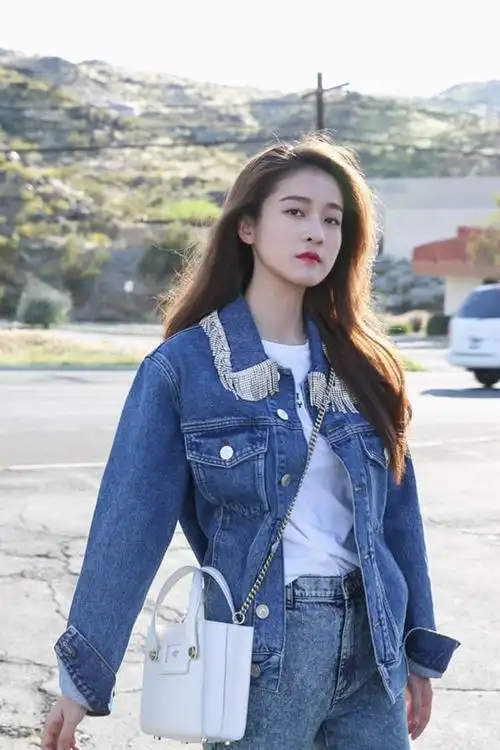 张雪迎加州街拍 时尚牛仔释放率性青春