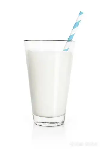 纯牛奶,豆浆或牛奶切出物体.