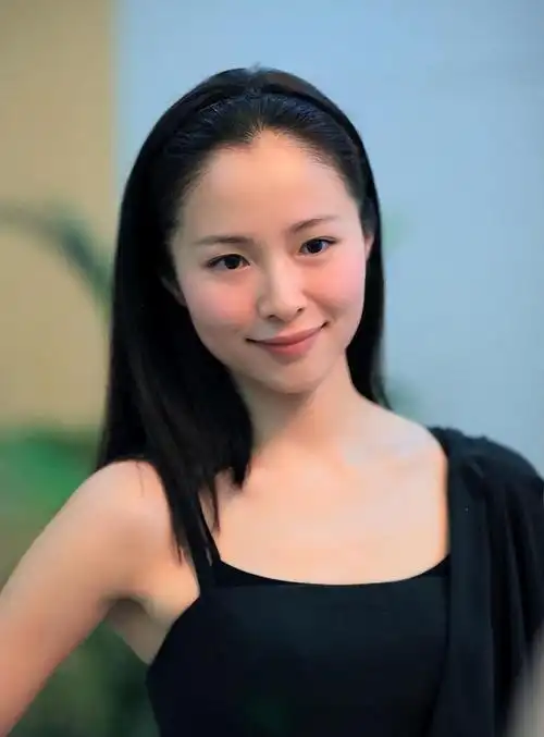 江一燕抱的不是吴镇宇,而是整个娱圈的乌烟,他们到底啥关系