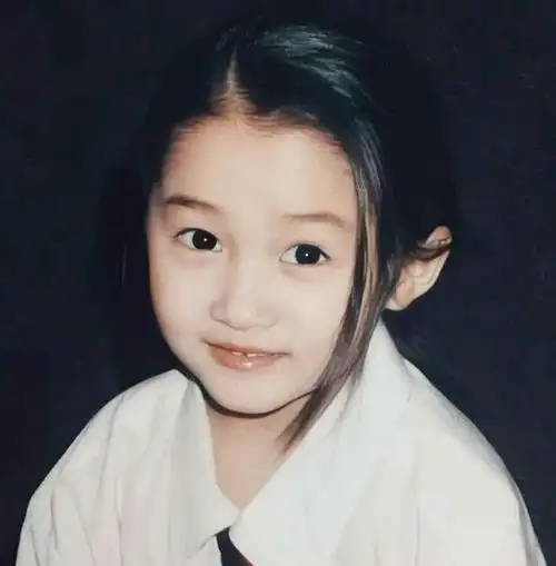 4位明星的童年照曝光,忍了杨幂,关晓彤,却还是被杨紫逗笑了