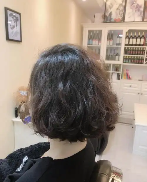 女人发型别乱剪,有这3个特征,剪短发就对了