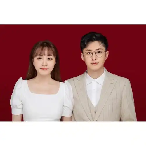 海马体背景色色调很高级是暗红色～而且服装套系可以看图片直接选择