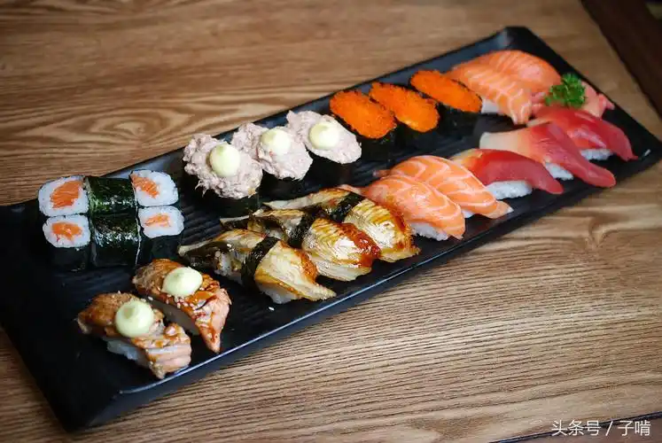 请妹子吃158元寿司拼盘,妹子只吃肉不吃米,绝不能浪费咱吃光米