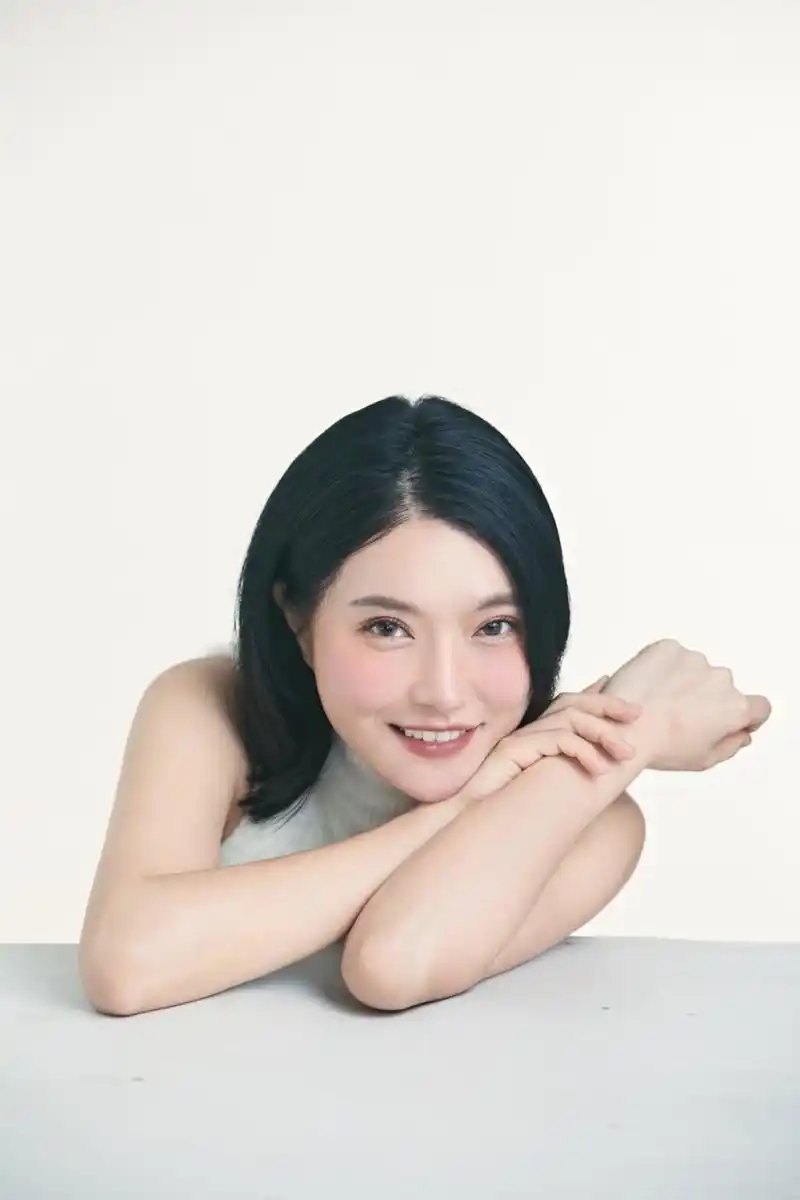 你身边的庄心妍##分享图片# 极简白[心]