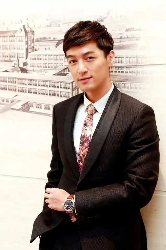 胡歌18岁就组装过手表jpg