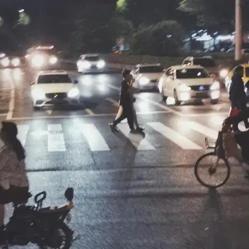 日常的镜头亘古不变的街道行色匆匆的人们