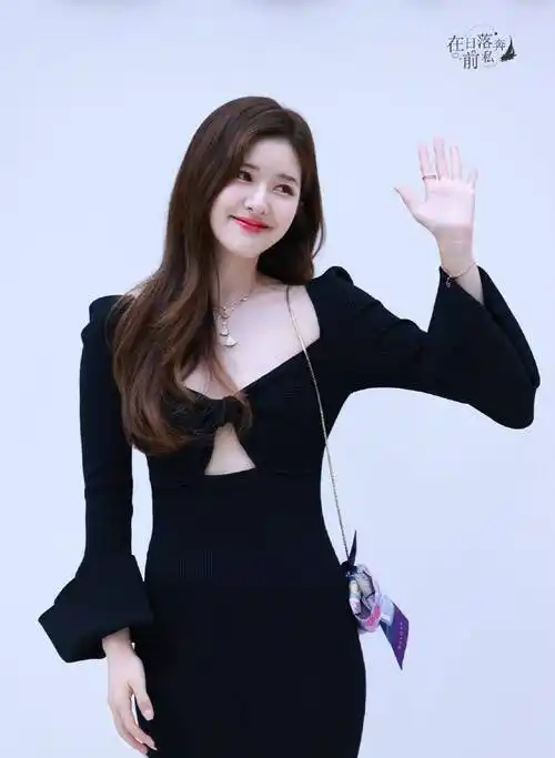 赵露思真的好美,穿黑色连衣裙尽显曼妙身姿,不愧是甜妹的天花板_气质