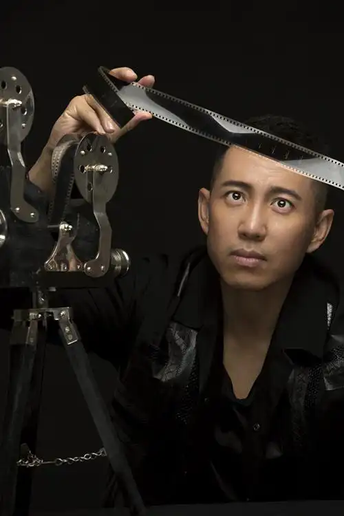 谷智鑫最新大片     魅力熟男的光影人生