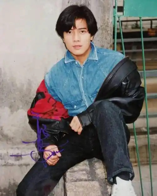 郭富城年轻时三七分配毛衣真帅,与妻子方媛压马路身高是"硬伤"