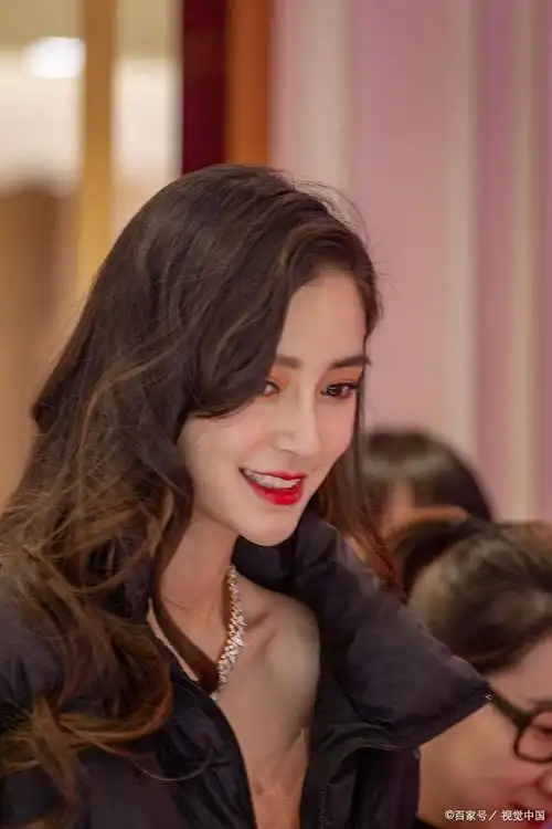 angelababy又美上热搜了!