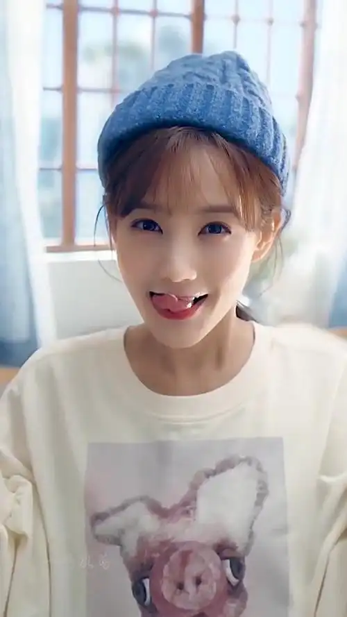 李一桐 她的眼镜会说话,笑容又甜又治愈#甜美女孩 #治愈系笑容