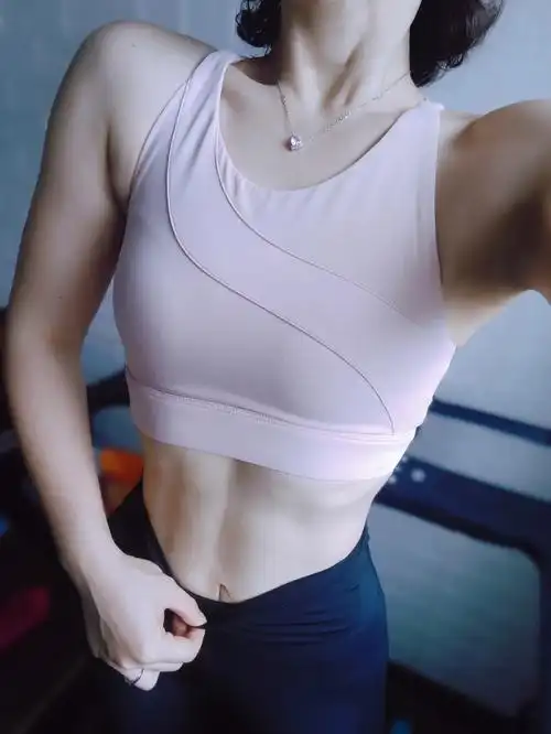 ootd每日穿搭  #撩起衣服就是腹肌  #宅家健身打卡