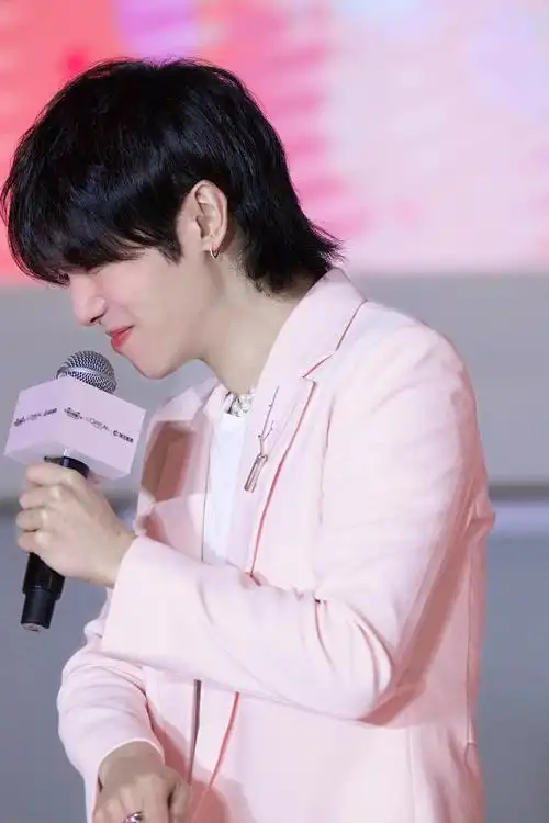 整活华晨宇の笑快乐楼