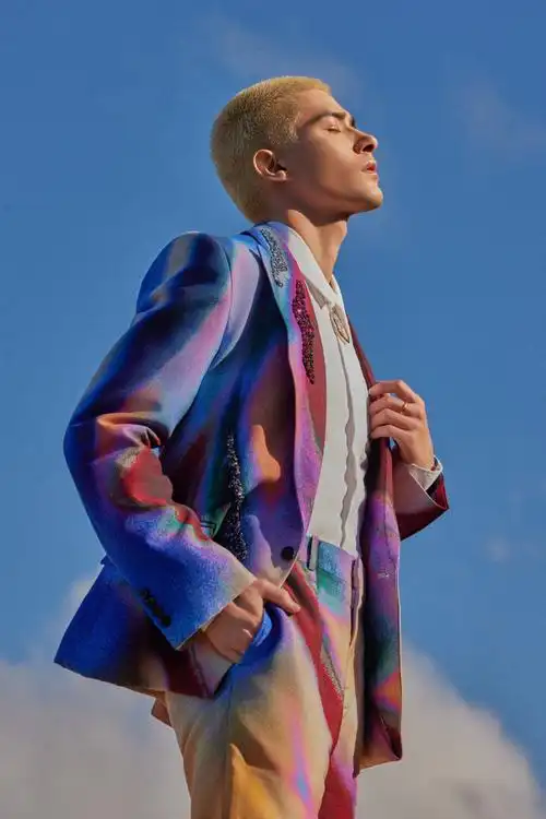 米卡裹着心的光舞台