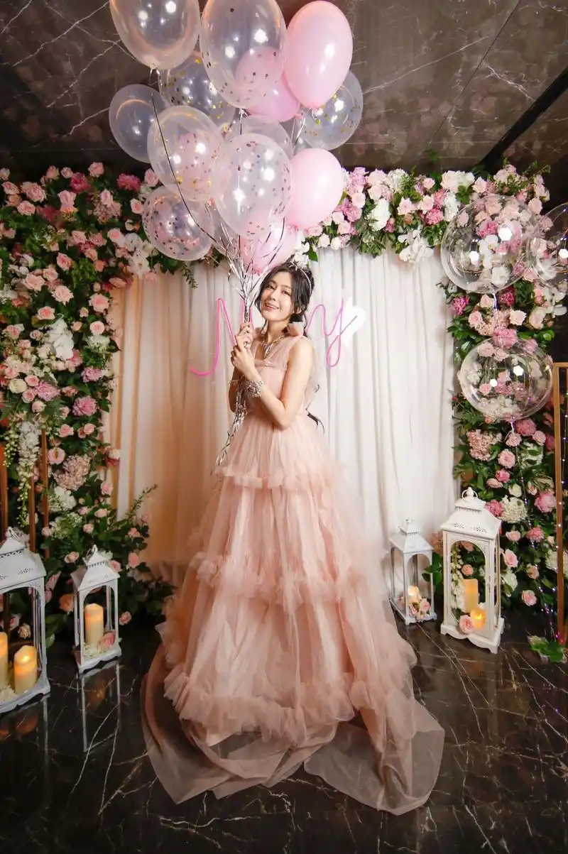 组图汤晶媚生日会现场曝光粉红梦幻氛围少女心满满