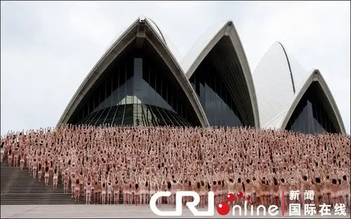 5200人聚集悉尼歌剧院前集体拍裸照