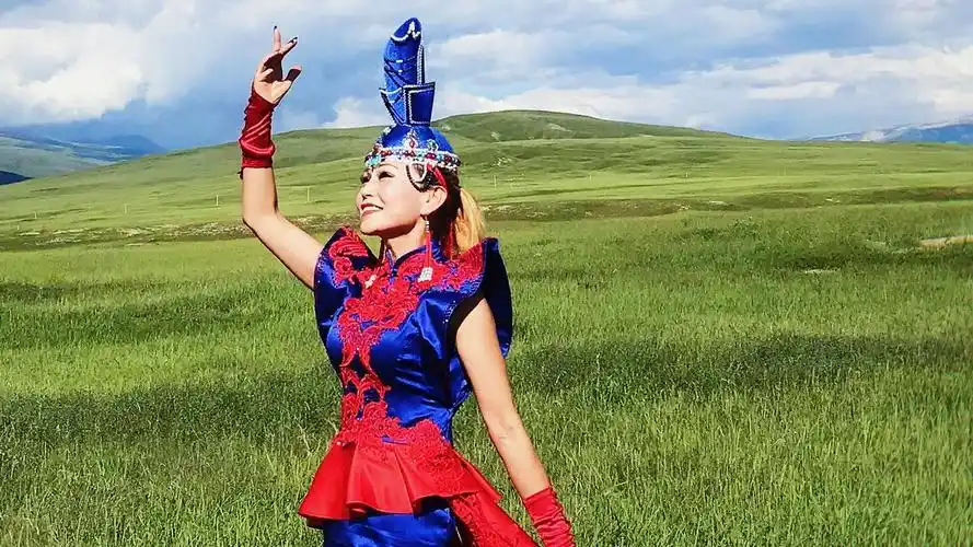 蒙古族歌唱家迪娜受邀参加cctv神州大舞台《爱在天地间》全国电视春节