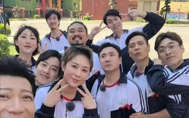 团队除了观众熟悉的沈腾,马丽,艾伦,常远以外,还有大量舞台剧积累的