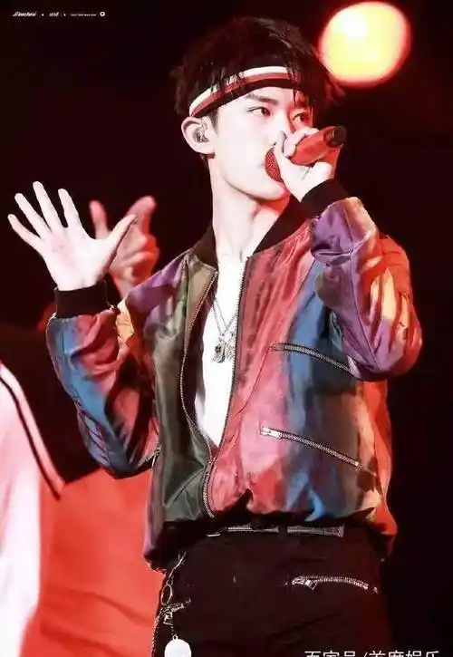 王俊凯,千玺羞涩,热巴的回答让人服气!_易烊_吴磊_生日