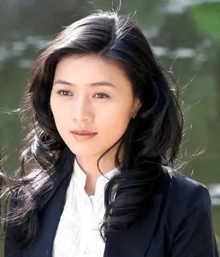 曾一剧红全国,四年恋陆毅无疾而终,如今成为坐拥十亿家产的寡妇