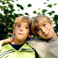 小孩兄弟头像一对两小无猜的好兄弟我们一起长大