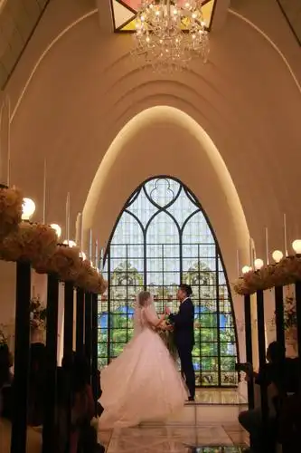 婚礼"中西合璧  雍容大气  高朋满座  四海同贺".