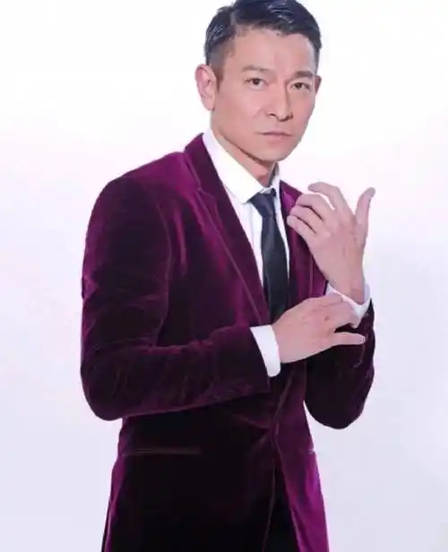 天王巨星刘德华,即将开启全球巡回演唱会,直冲热搜第一