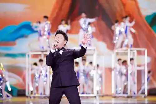 自豪!黄渤唱响《正义之道》 山东春晚展现正能量