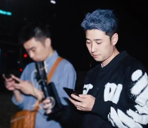 没有存款只怪自己花钱太大手大脚 高档消费吸引粉丝