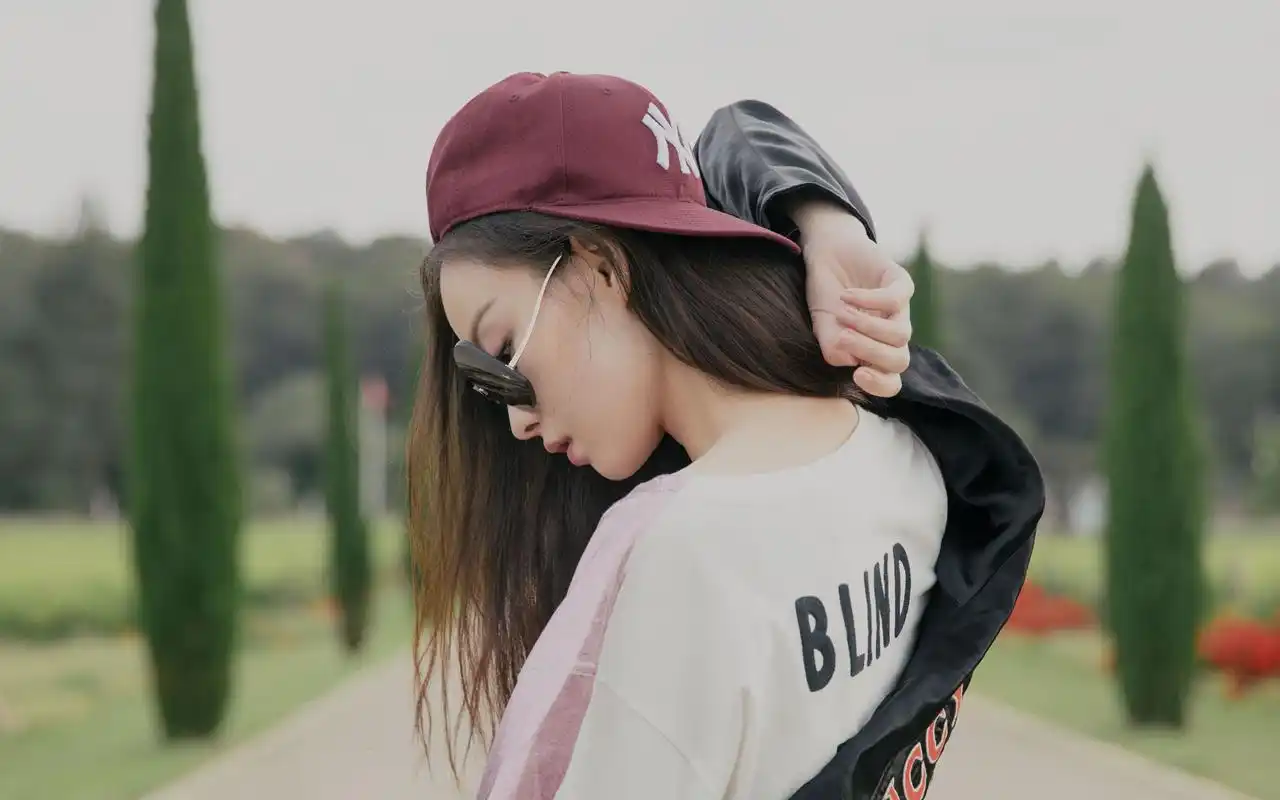 倪妮时尚随性街拍高清电脑壁纸高清大图预览1920x1200_大陆明星下载