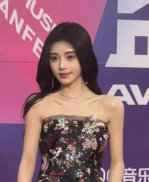 半永久妆发,67ella脸微肿|张碧晨|女明星|ella|吉克隽逸_网易订阅