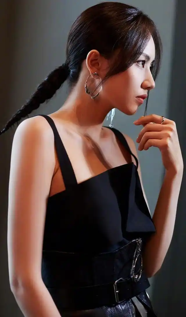 刘惜君高清时尚美图壁纸收藏分享,喜欢的小伙伴可以收藏转发评论