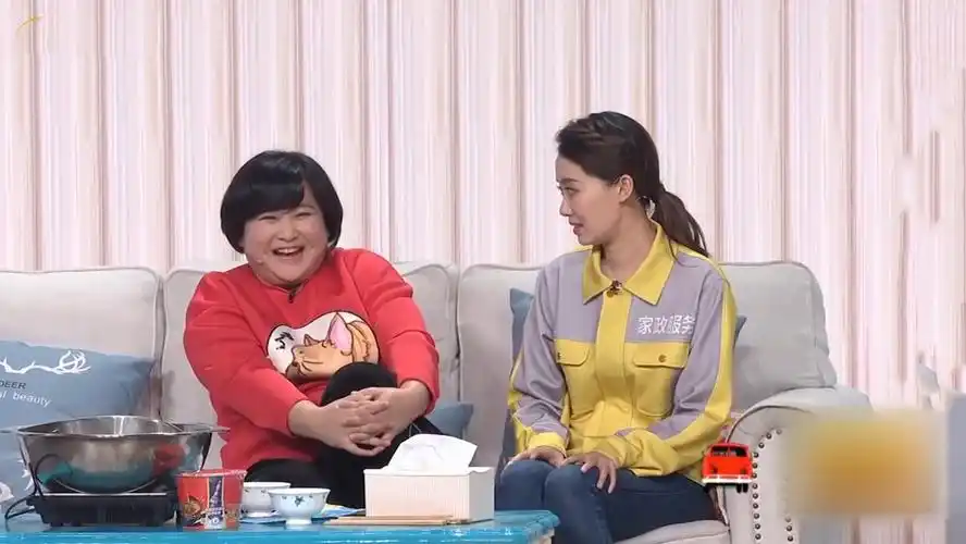 春晚大cp|生活中相互帮扶,事业上相互成就,贾玲和张小斐堪称"中国好