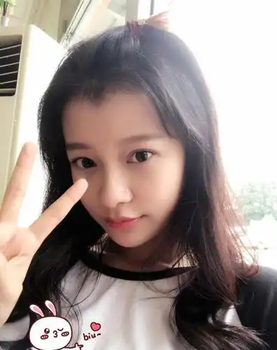 孙怡微博晒素颜自拍嫩如少女,网友却喊话:一孕傻三年