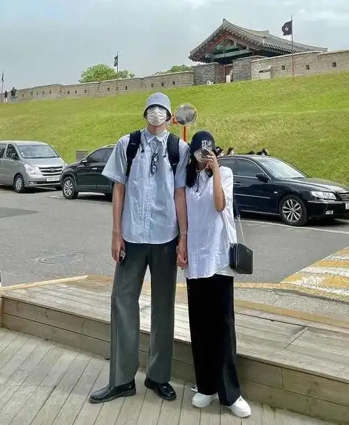 或者对镜头有点抗拒的情侣们,让你们不用露脸也能拍出该感的照片3