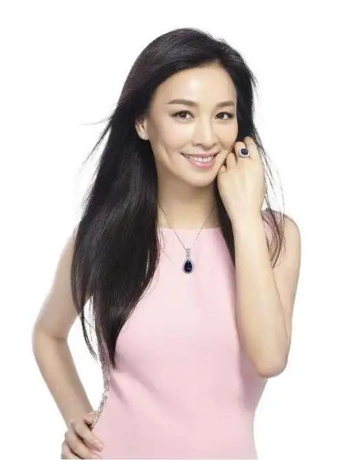 年7月26日出生于中国台湾省彰化县,上海师范大学硕士毕业,台湾女演员