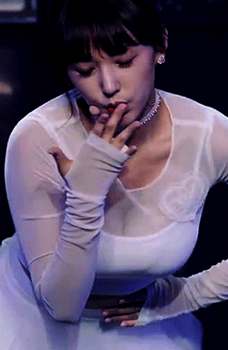 程潇低胸装跳舞