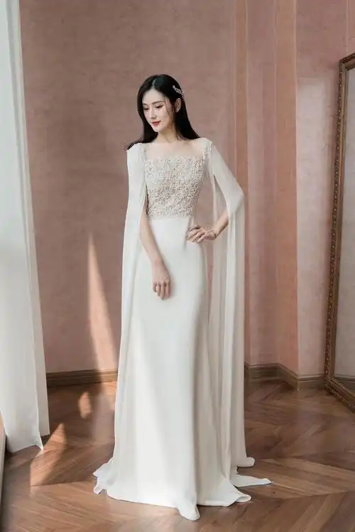 白色晚礼服裙女2020新款宴会气质名媛长款蕾丝简单大方长袖连衣裙