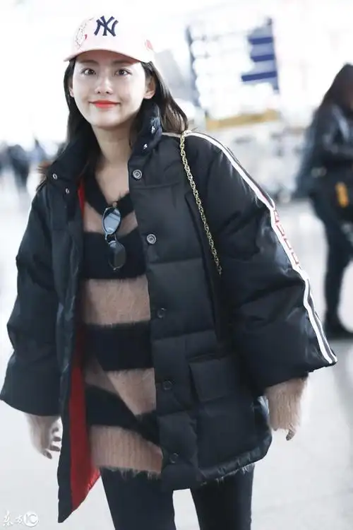 张嘉倪现身机场 有一种清雅秀丽的感觉