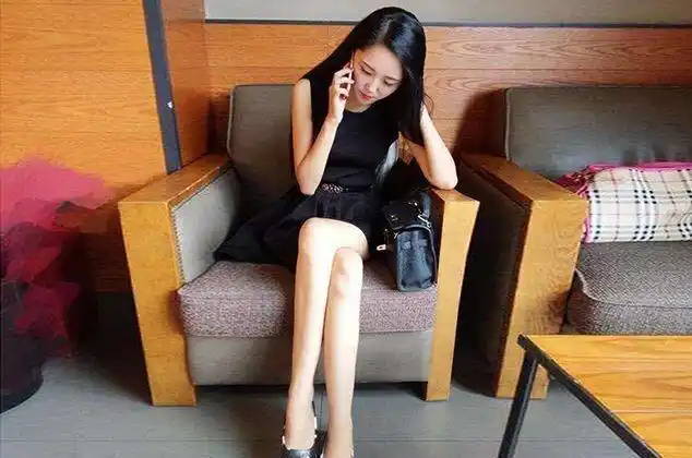 武磊老婆颜值有身材有颜值,冯潇霆妻子专注足球公益