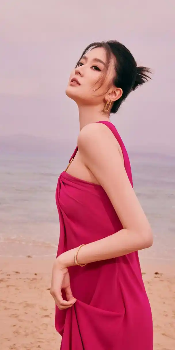 乔欣红裙泰妆壁纸组图