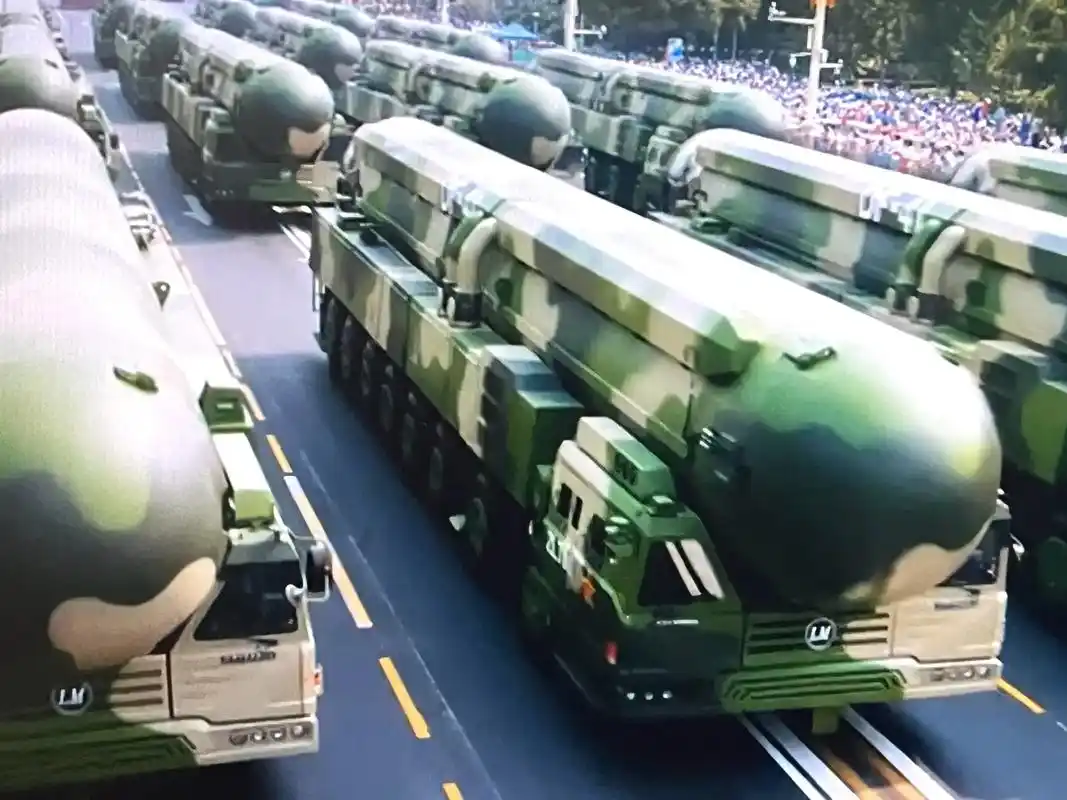 我们的大杀器来了!东风41洲际导弹,射程14000公里,10 - 抖音