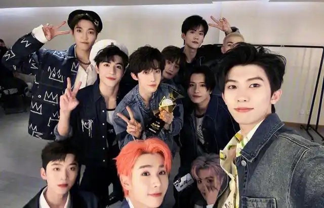 看into1复刻成团后第一张合照真的会感叹一句时间好快!