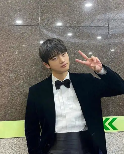 徐仁国20221126ins更新