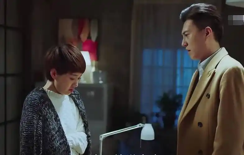 袁泉亲吻靳东不够深情,沈导手捧靳东的脸亲自做示范_贺涵_罗子君_李佳