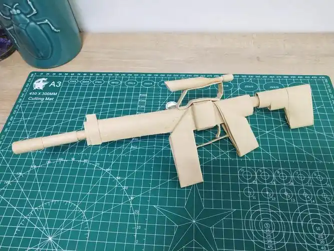 折纸动手制作小男生的最爱m416突击枪过程很复杂先给大家展示m416突击