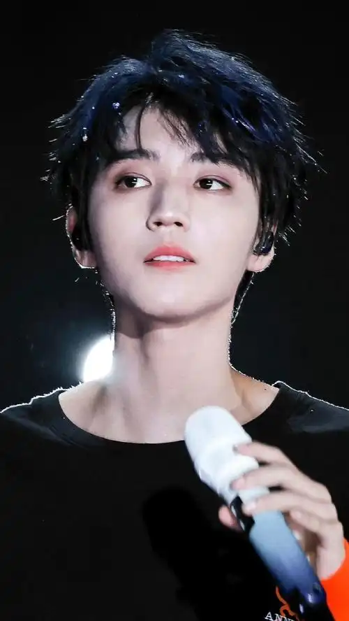 tfboys十年之约现象级演唱会#  我也复习现象级美貌@tfboys-王俊