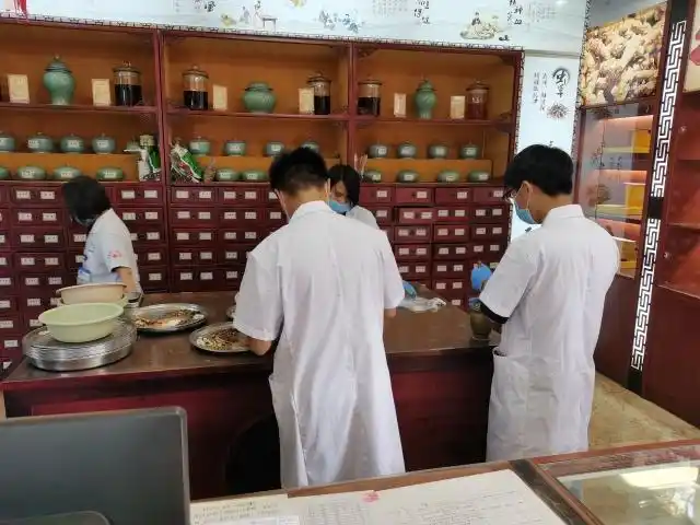 零距离中药房抓药.jpg