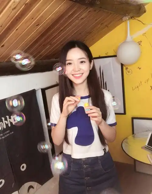 金雯昕相关图片